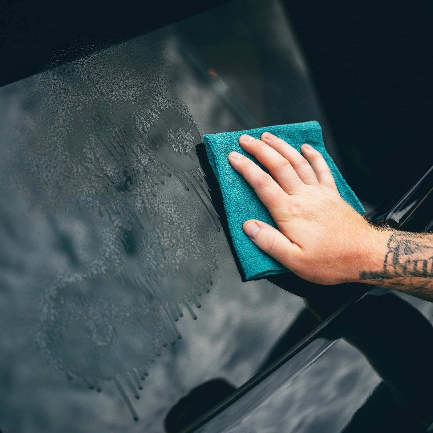 Repel Glass Protector Wiping With Microfibre Cloth