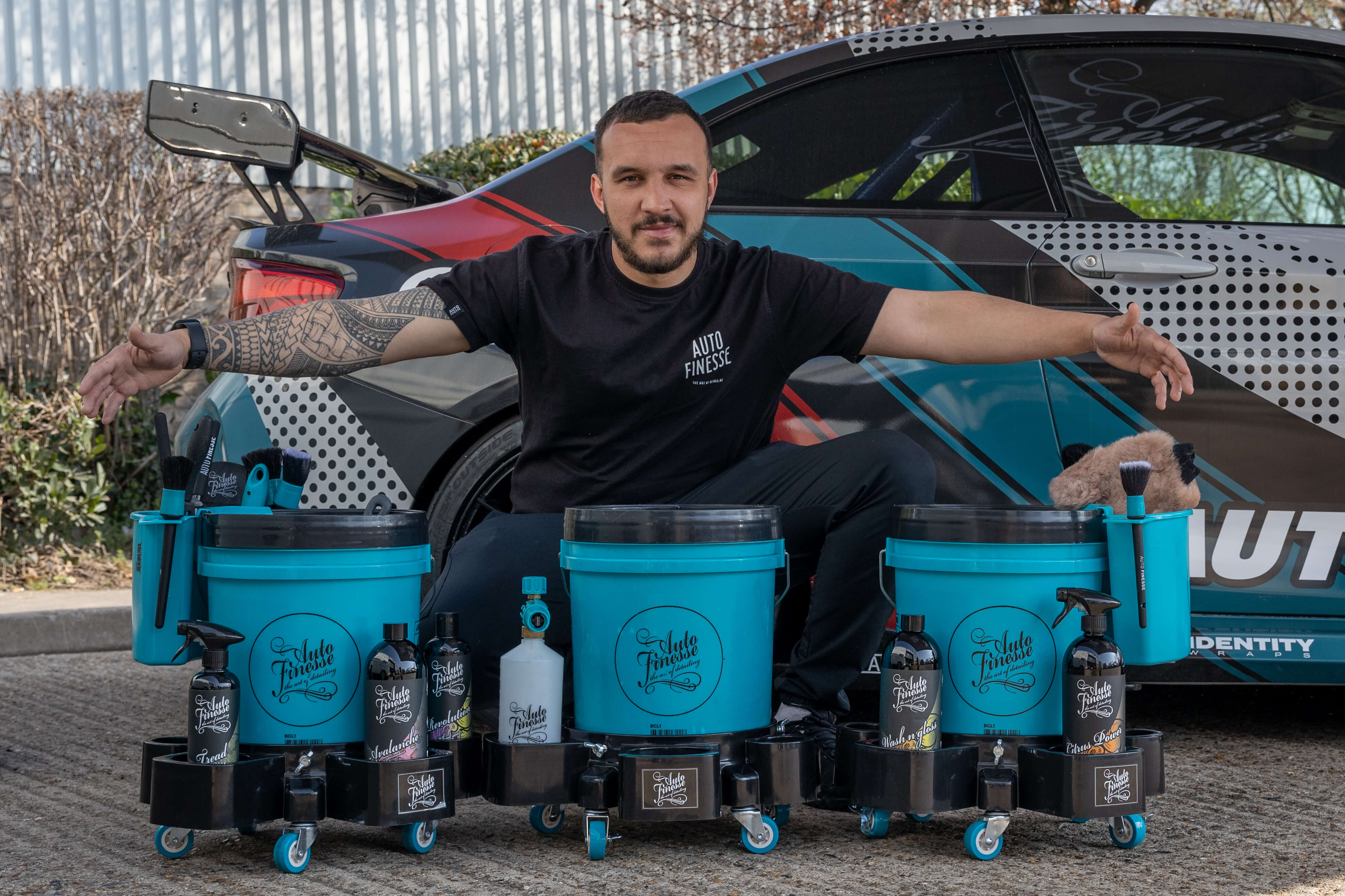 How Many Buckets Do You Need To Wash a Car? image