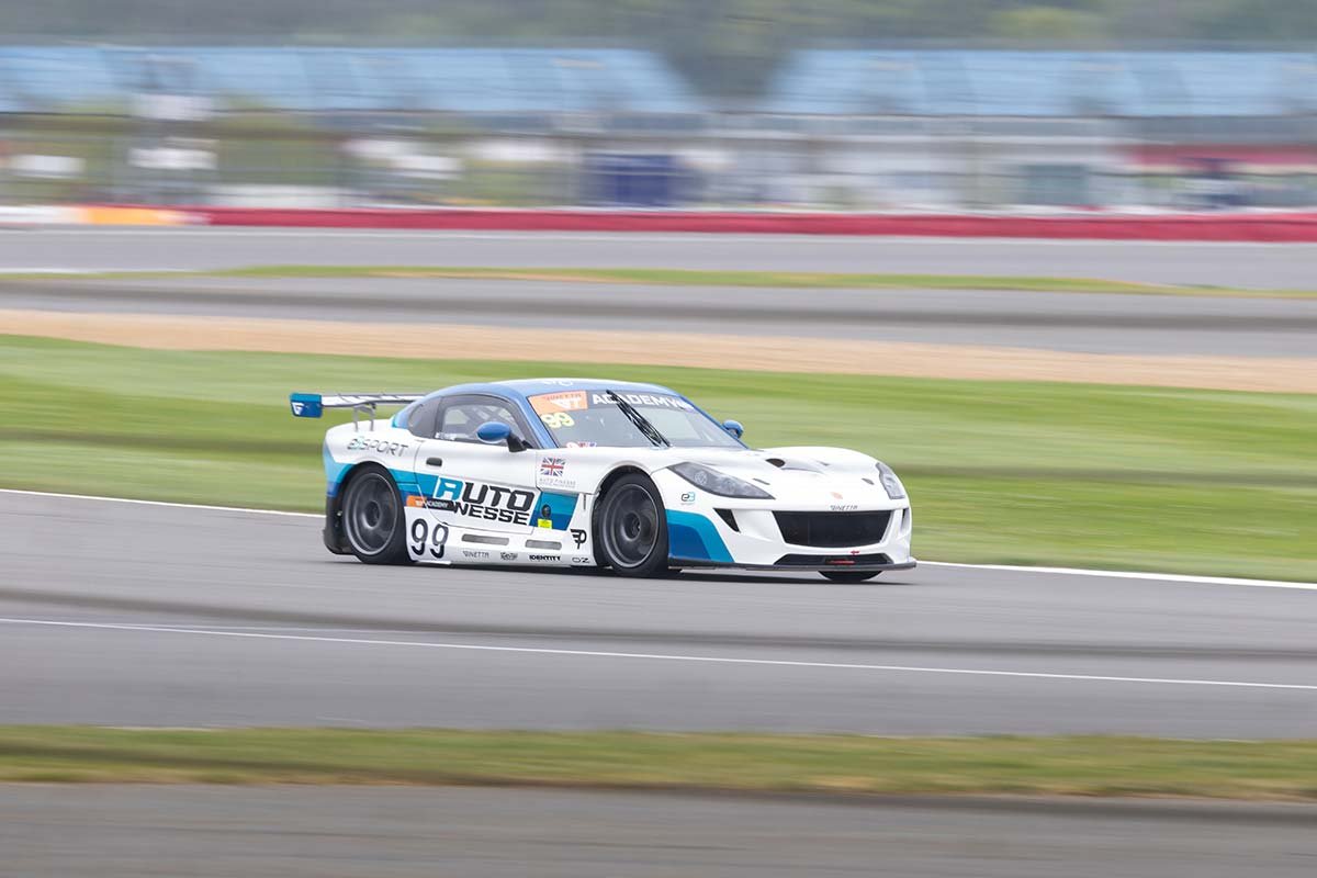 Two Jameses, One Vision – Nicholas’ Ginetta in V1 Warpaint