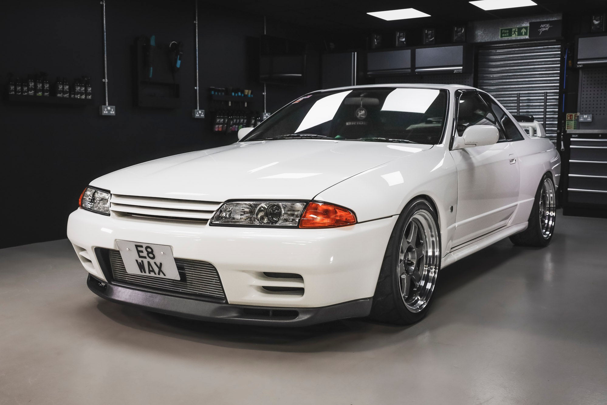 Stanced Skyline R32