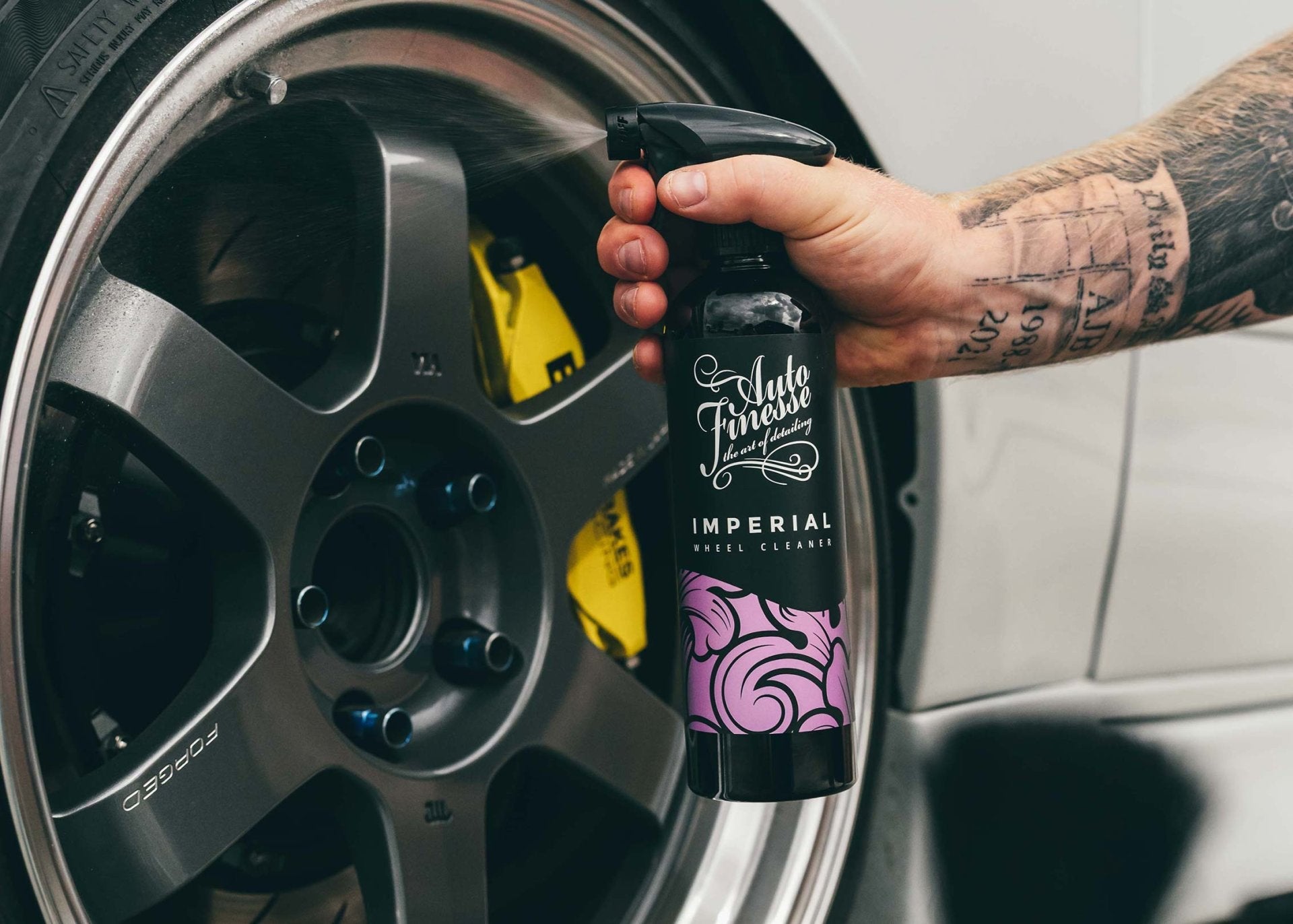 How to Choose the Best Wheel Cleaning Products for Your Car?