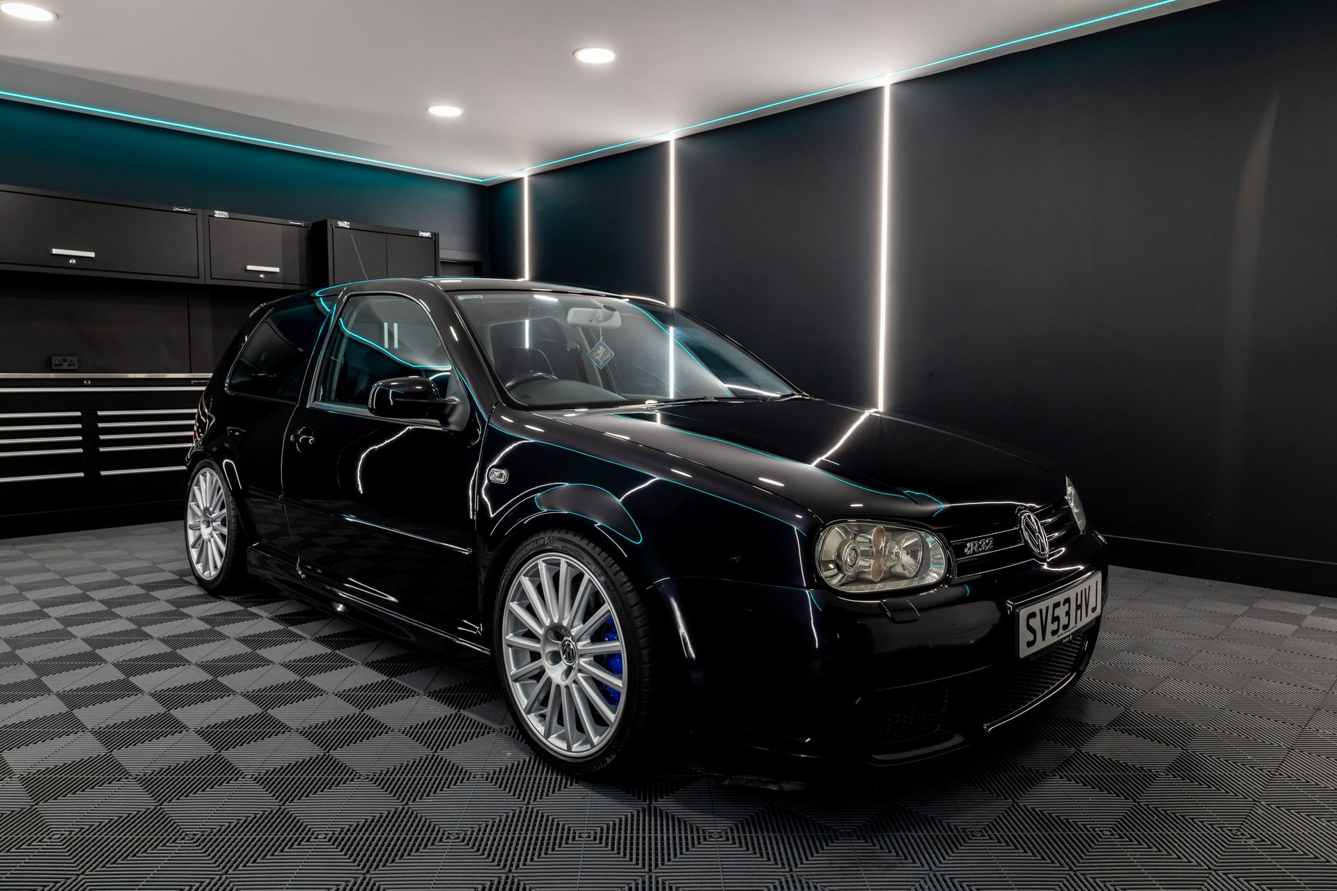 We extreme detail a Golf R32... just to give it away