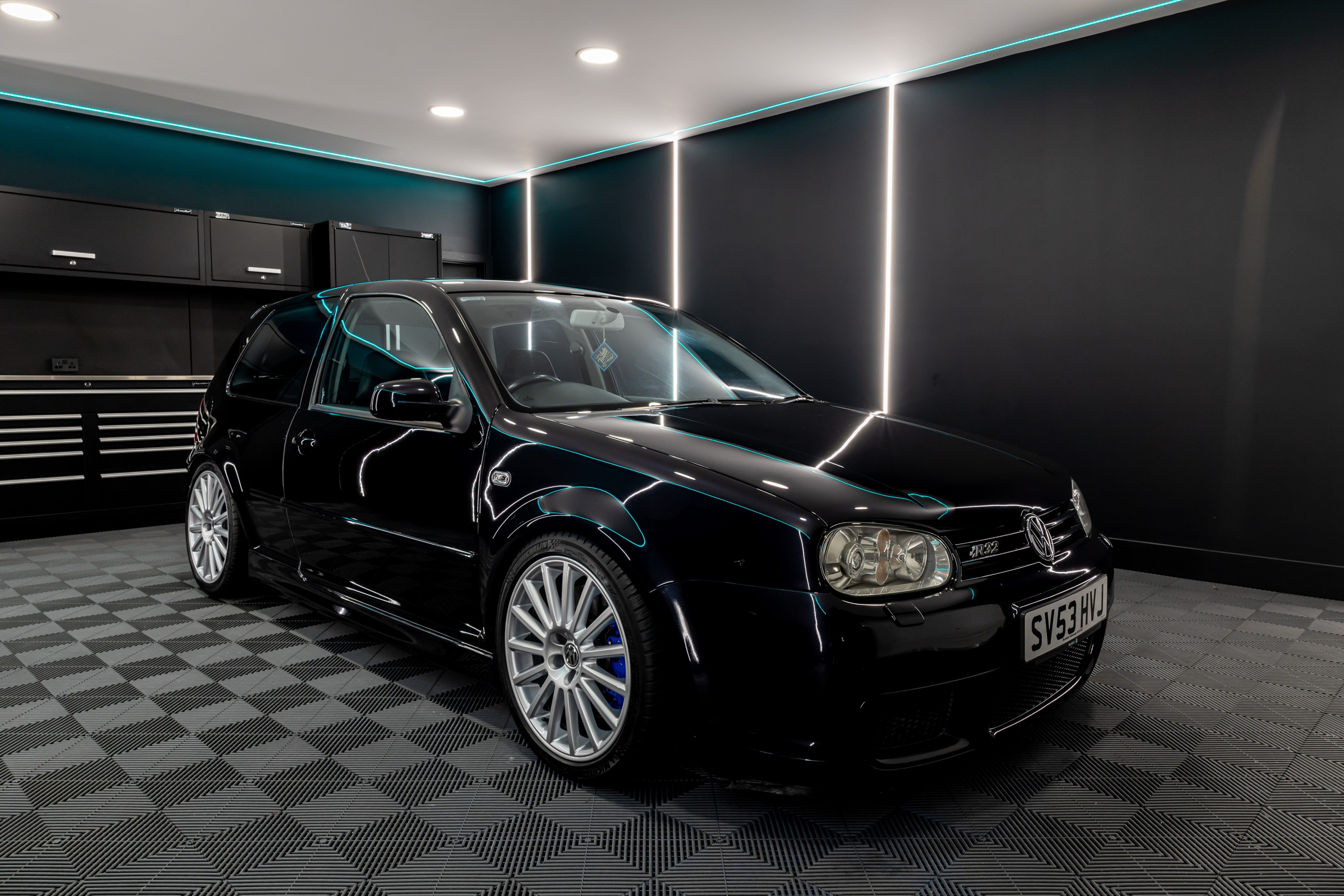 We extreme detail a Golf R32... just to give it away