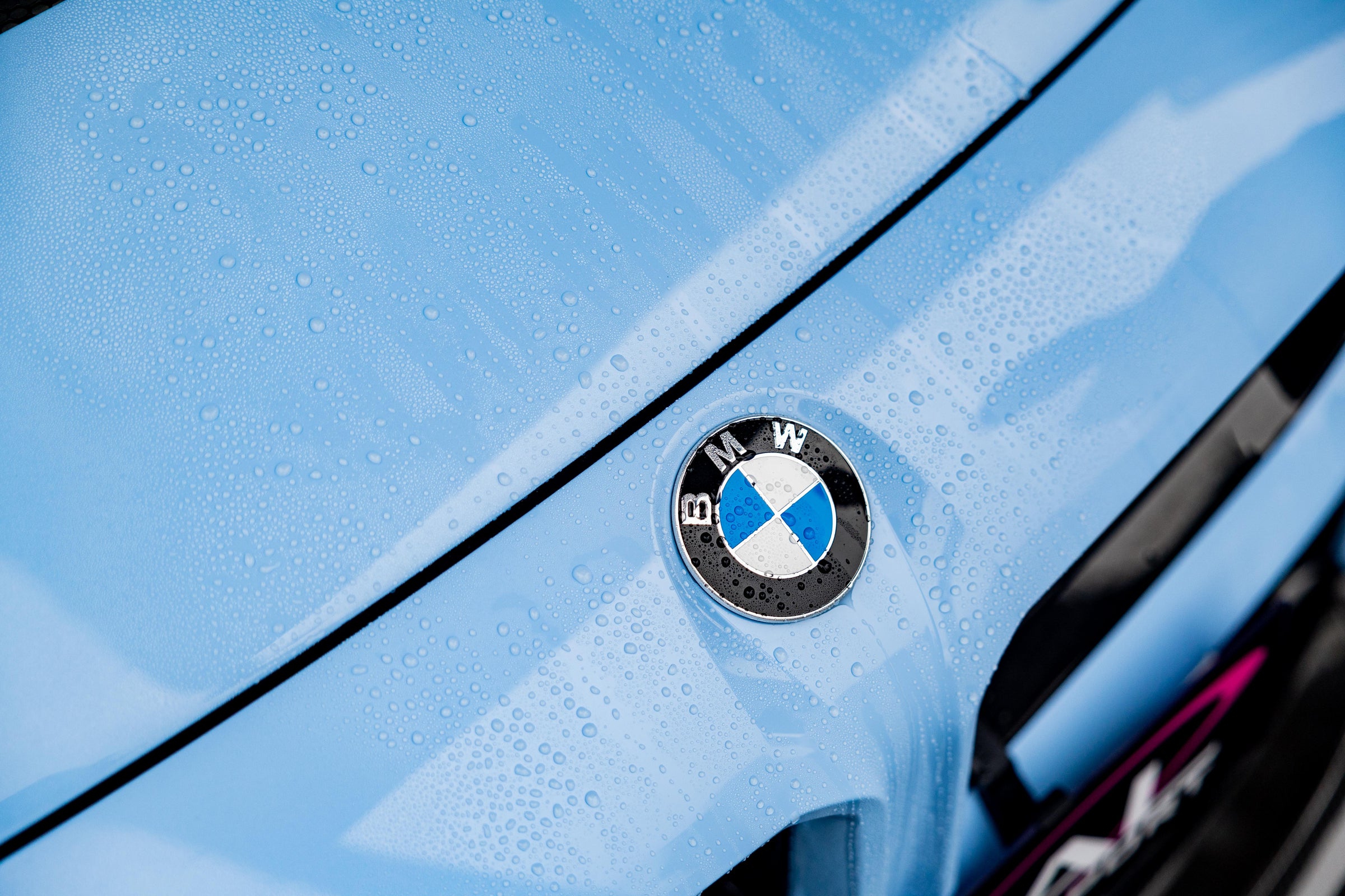 Change the way you wash your car with our advanced rinse aids - a quick and easy way to apply long-lasting protection.