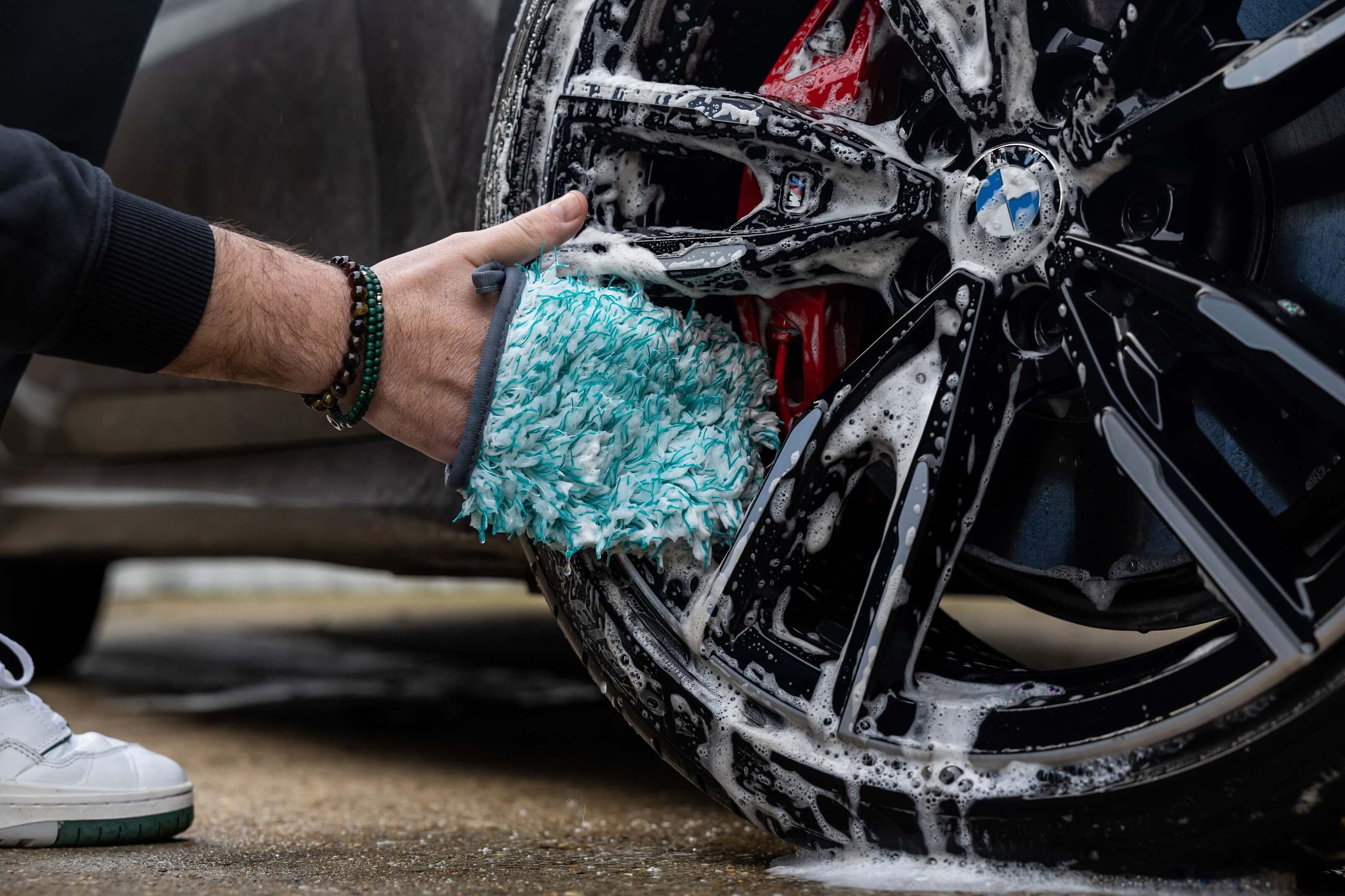 Auto Finesse | Ultra Plush Microfibre Wheel Mitt | Finger Wash Mitt