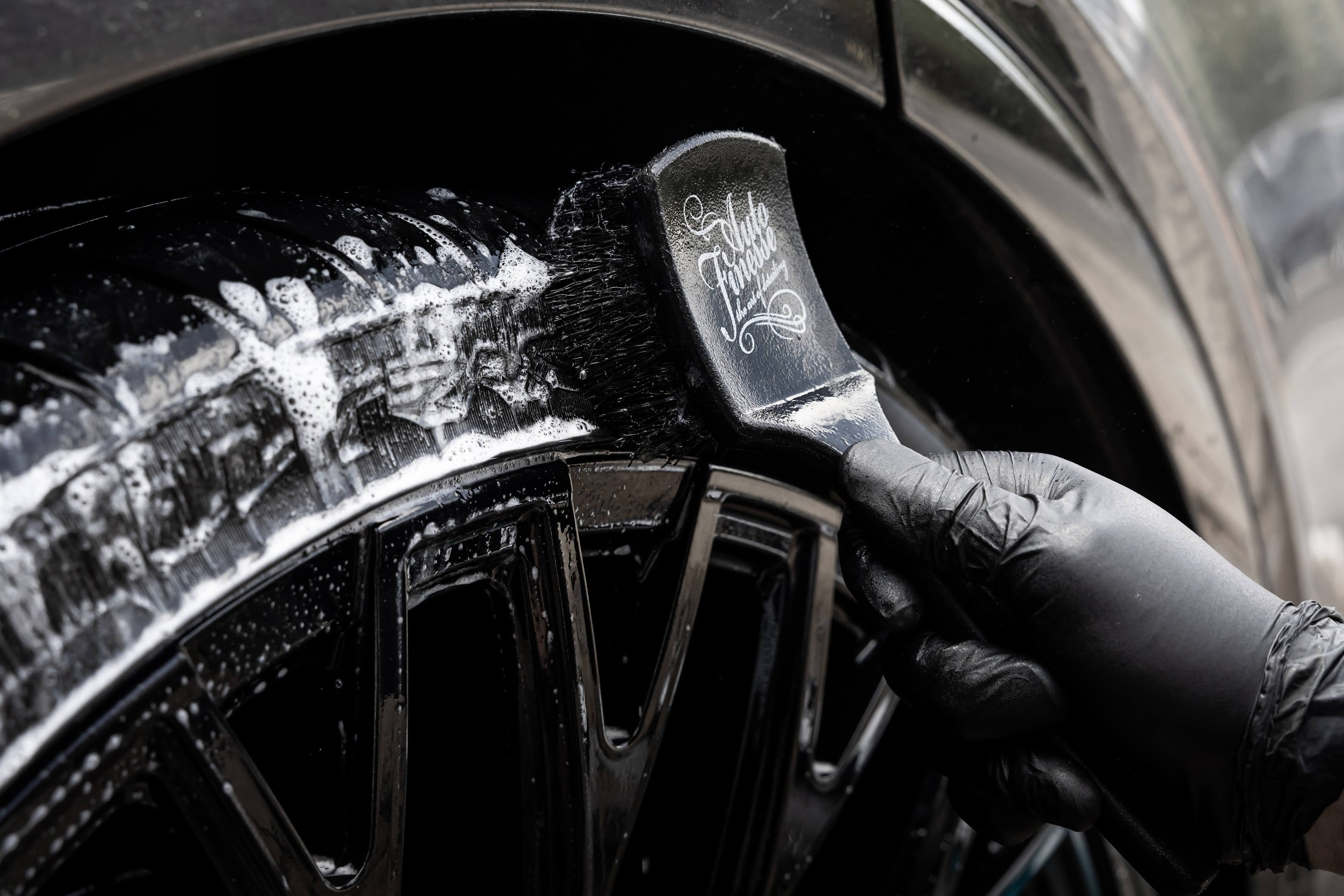 Rubber Scrubber | Professional & Ultimate Tyre Brush