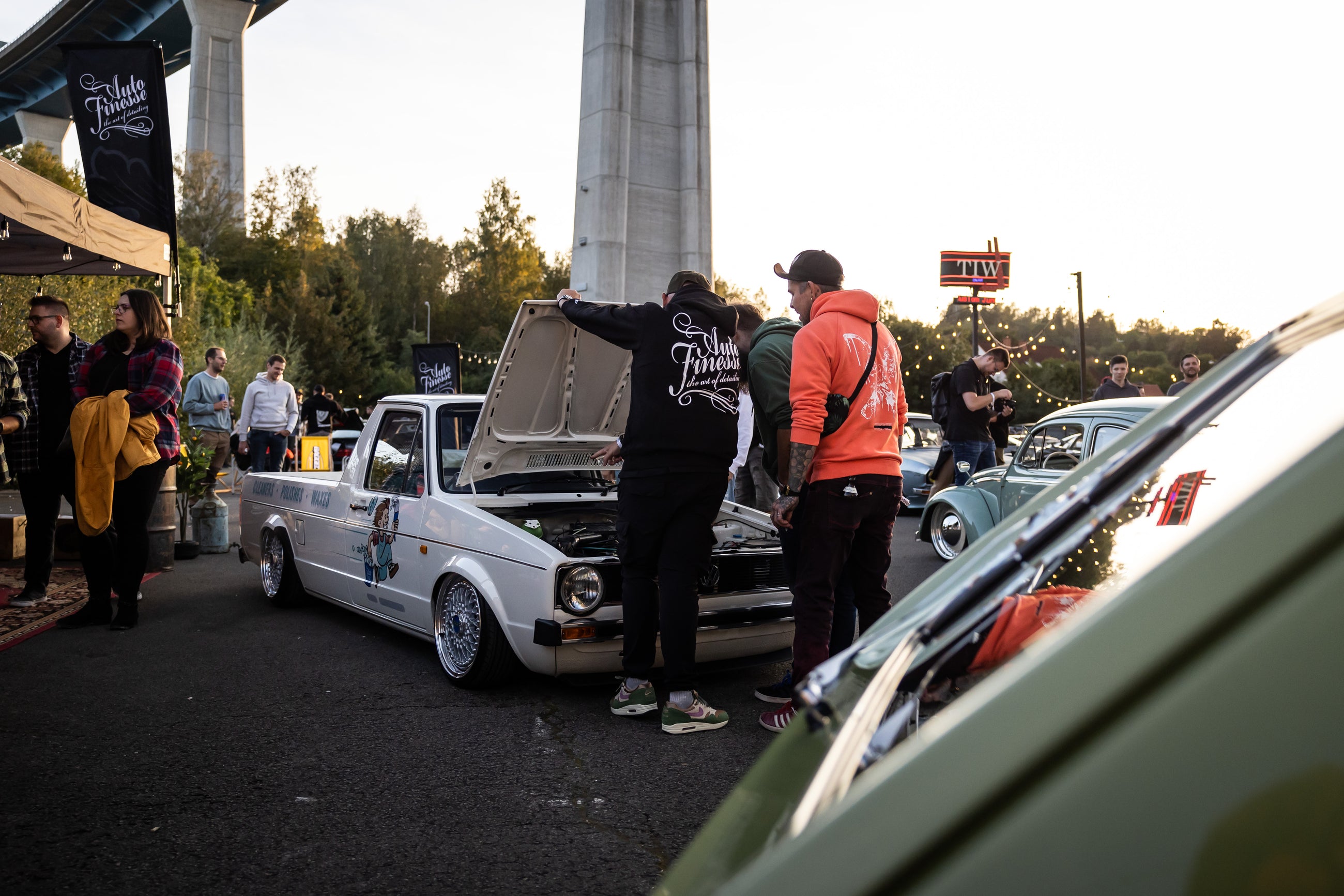 Auto Finesse event crowd and show cars