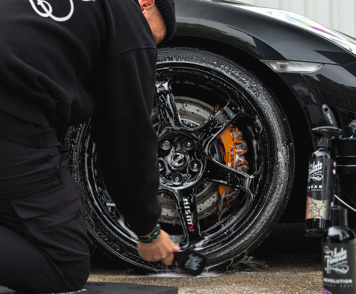 Clean The Tyre Sidewalls