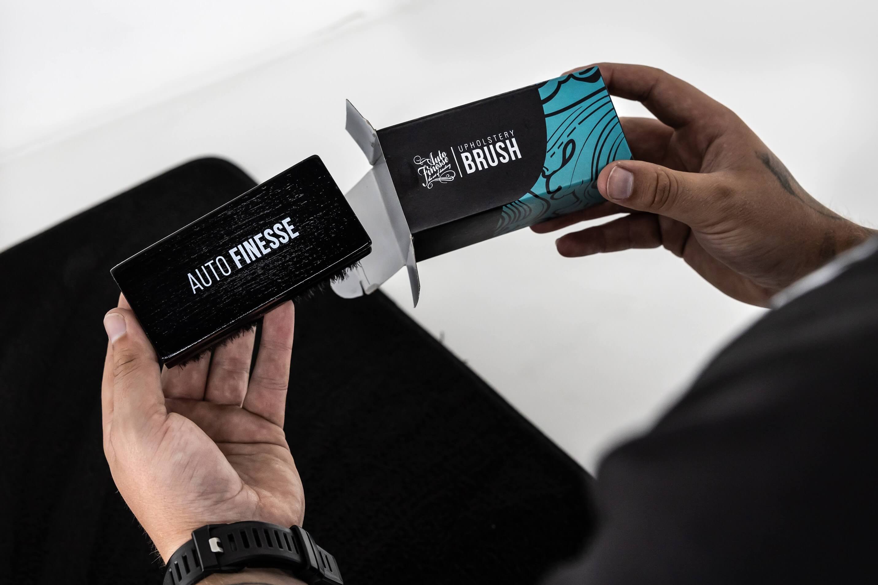 Auto Finesse Upholstery Brush premiový kartáč