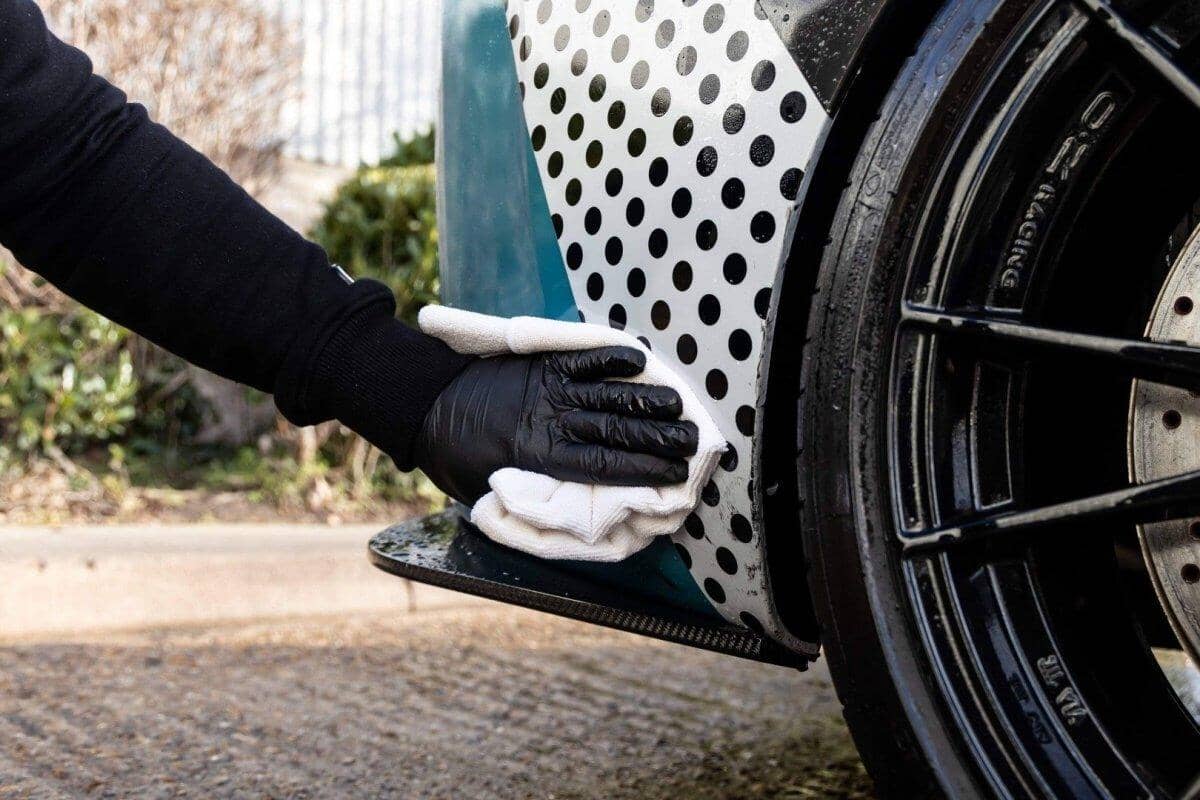 The Best Foaming Tar and Bug Remover for Cars