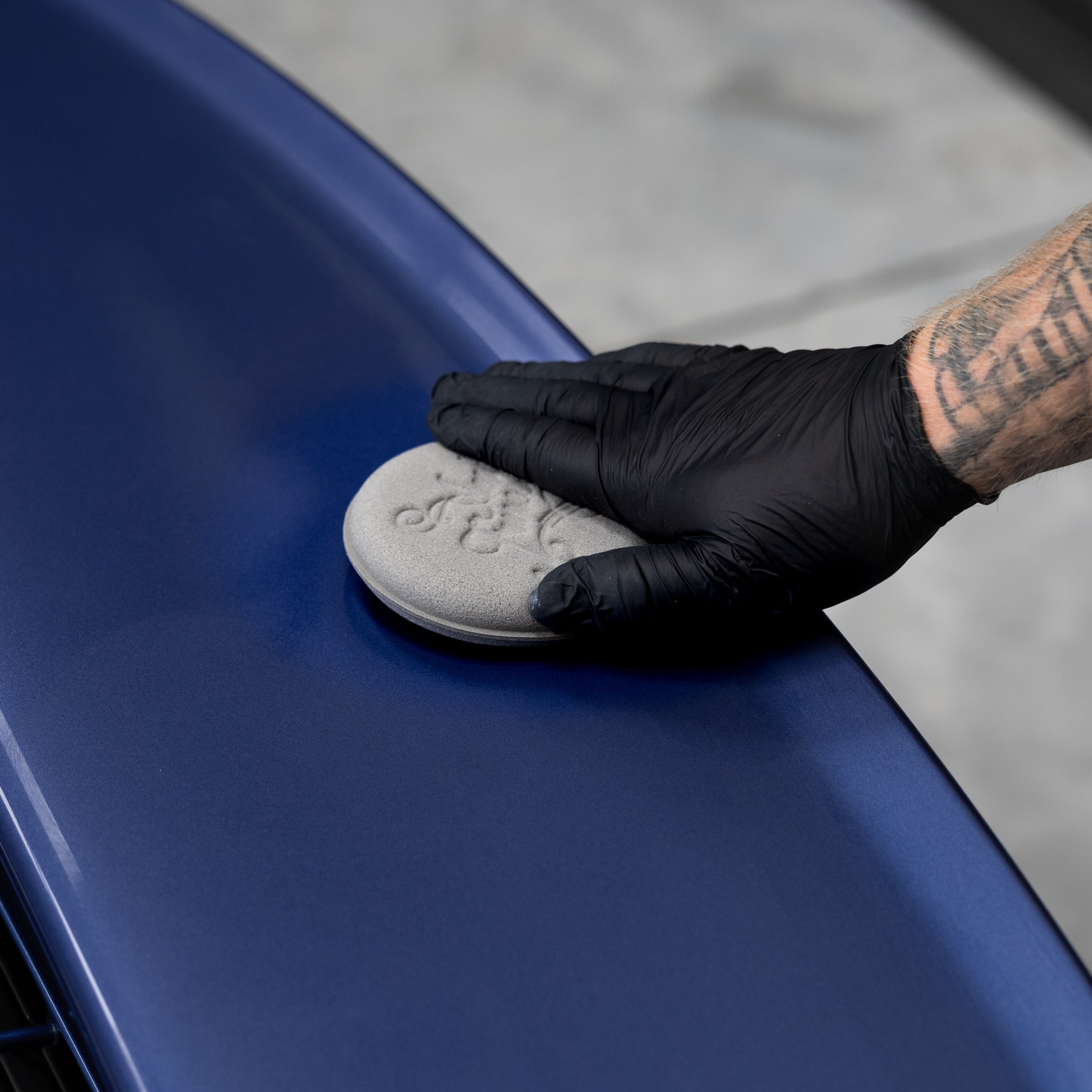 Man applying wax with the Foam Applicator Pad