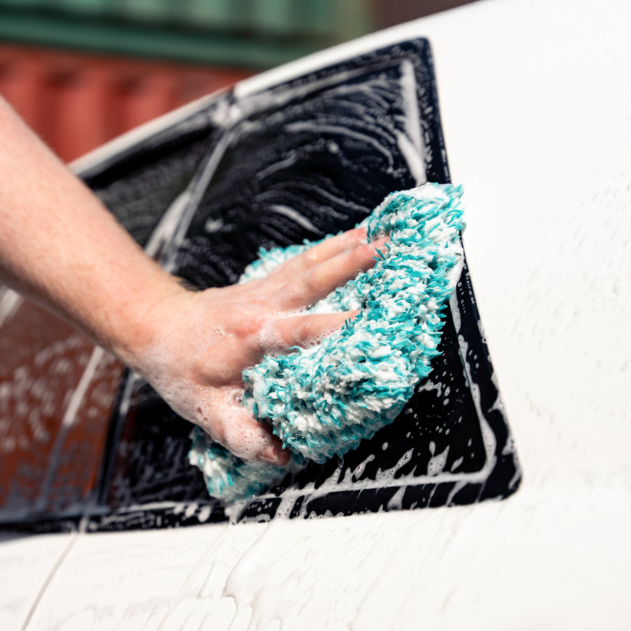 The Signature Kit - Washing with Wash Mitt