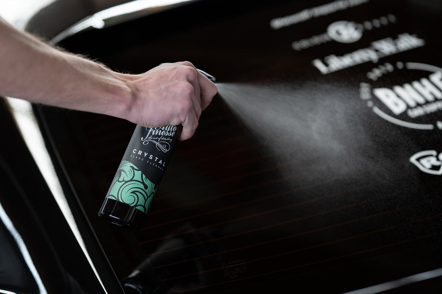 How to clean glass without streaks