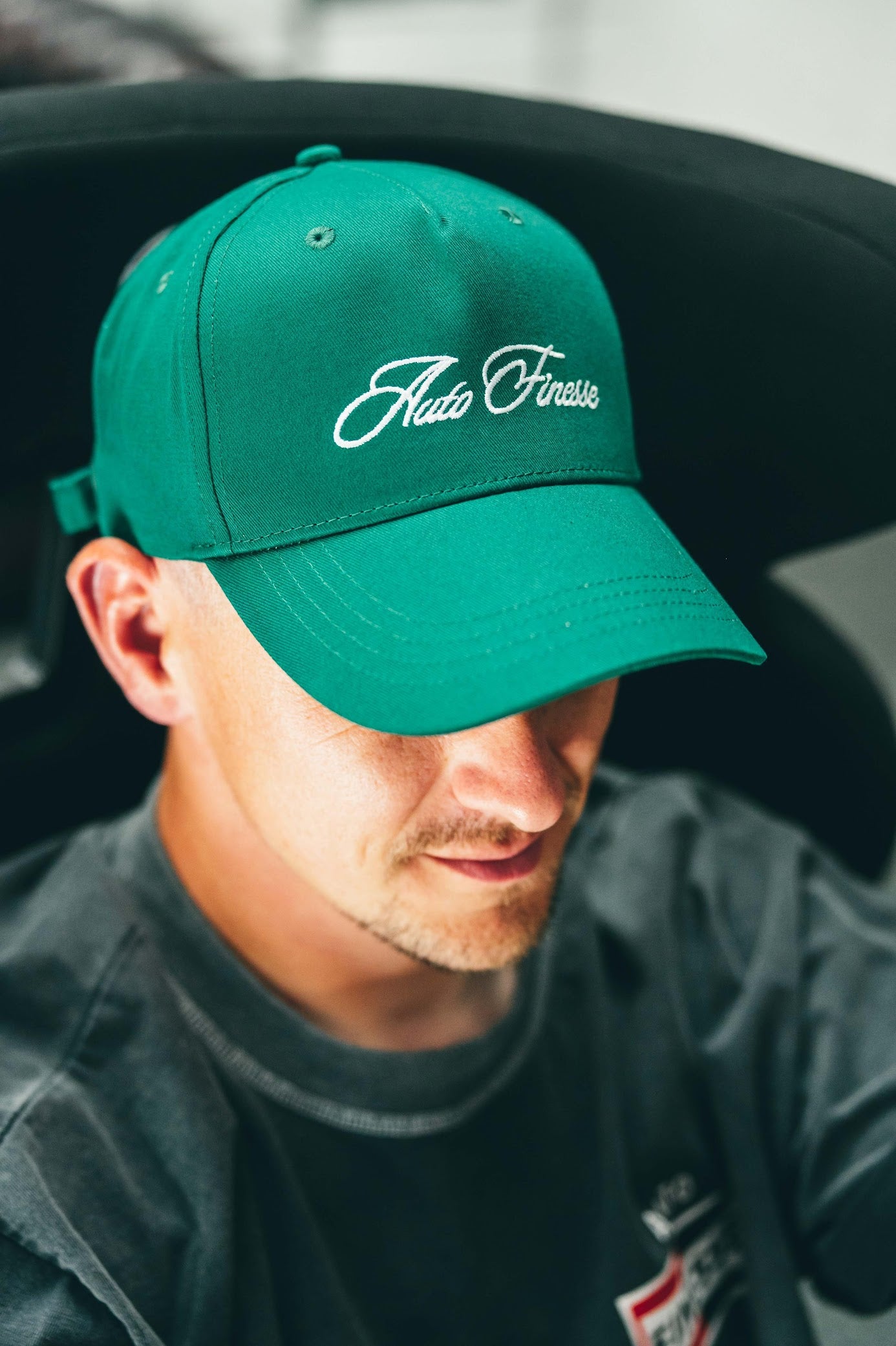 Heritage cap – angled side profile with embroidered logo