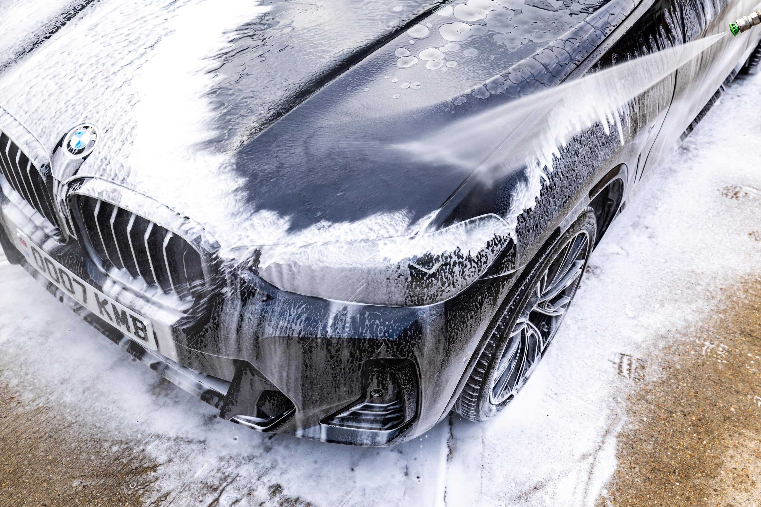 Lavish Ceramic Foam_ Rinsing Off Car
