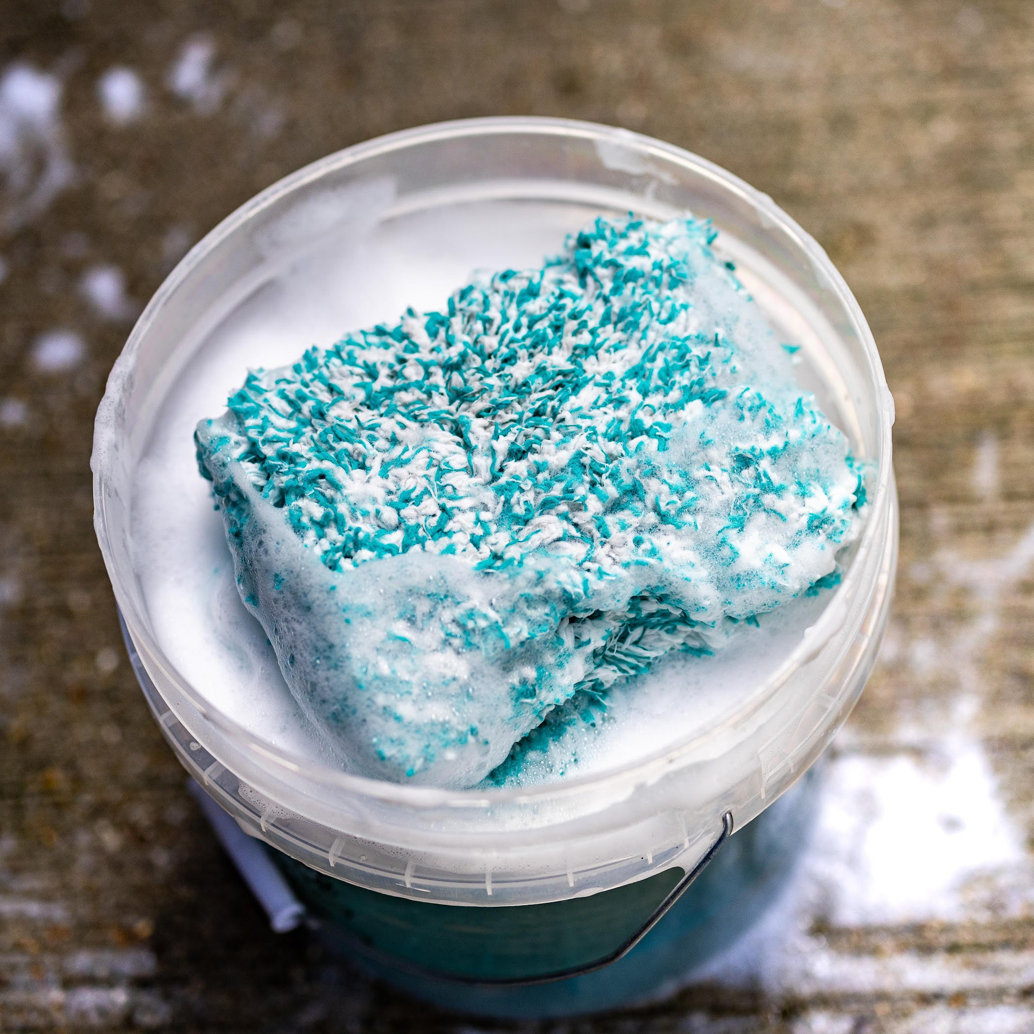 Plush Wash Pad In Bucket Square