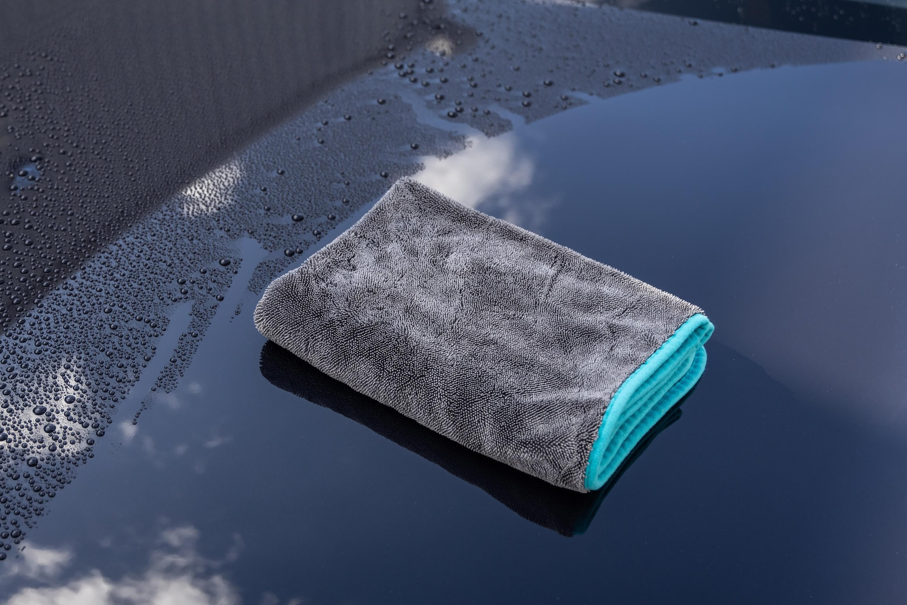 Auto Finesse | Silk Drying Towel - Complete With Scratch-Less, Micro Suede Edging