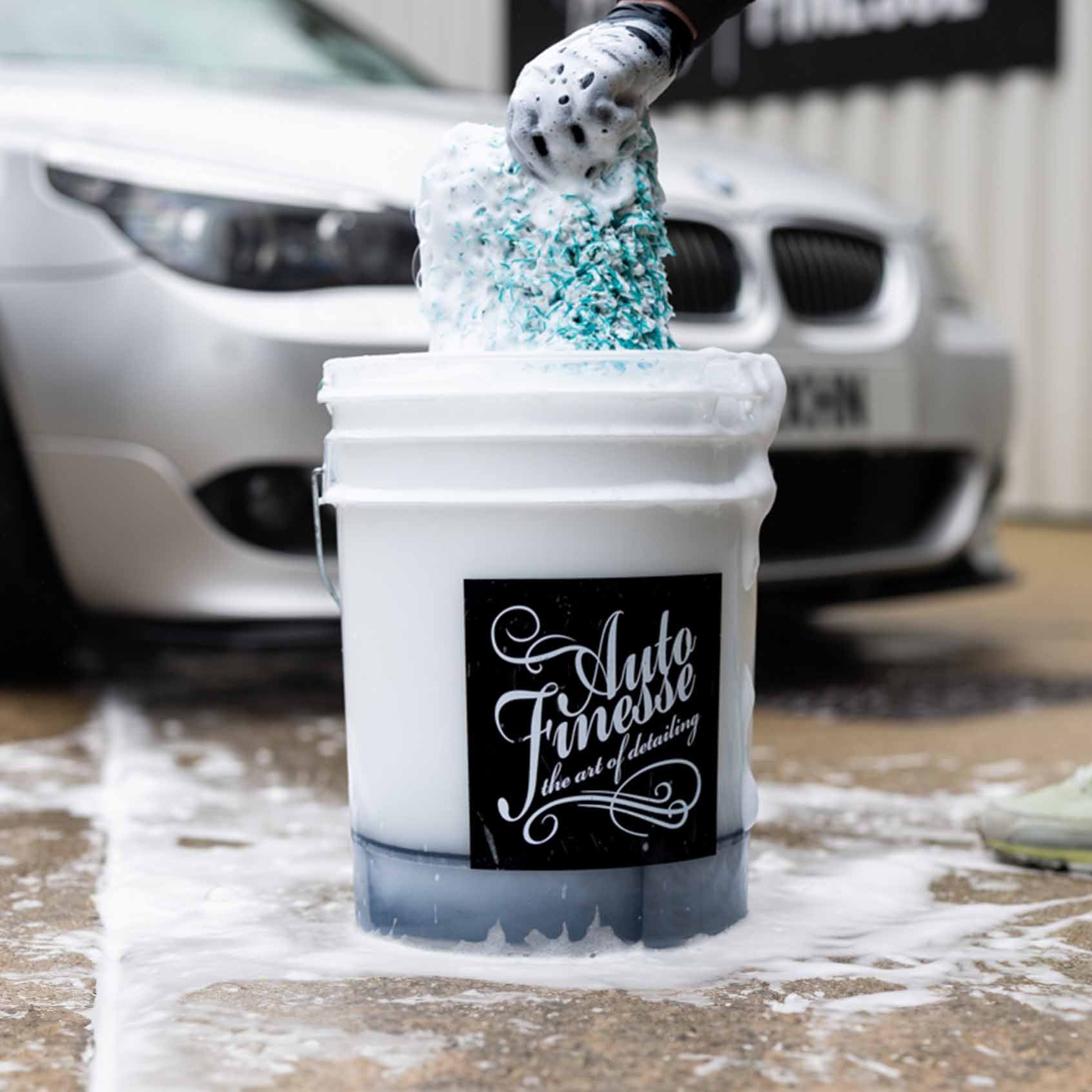Detailing bucket with foam and wash mitt_ Cherry Blossom Car Shampoo